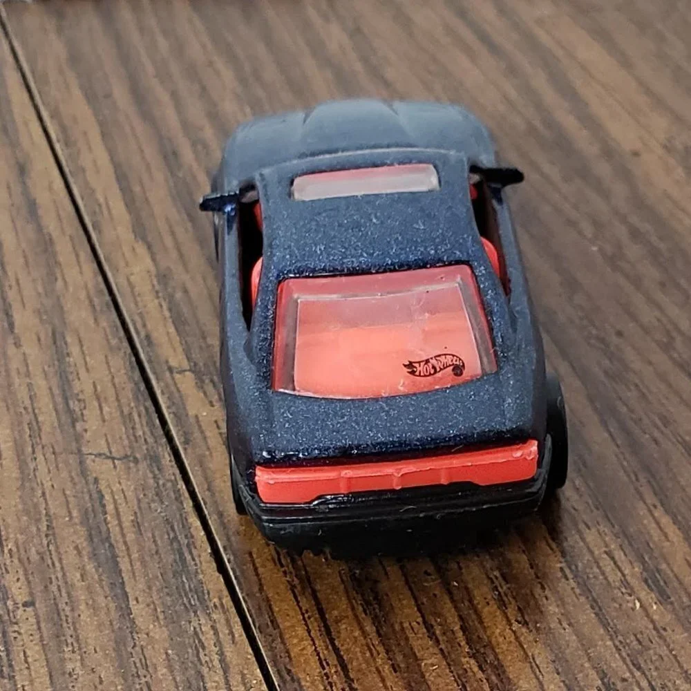 Hot Wheels 1995 BMW 850i Dark Blue Metallic W/Gold Lace Wheels Loose